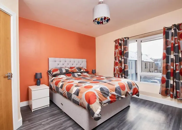 Modern 3 Bed House In Sheffield - Parking - Garden