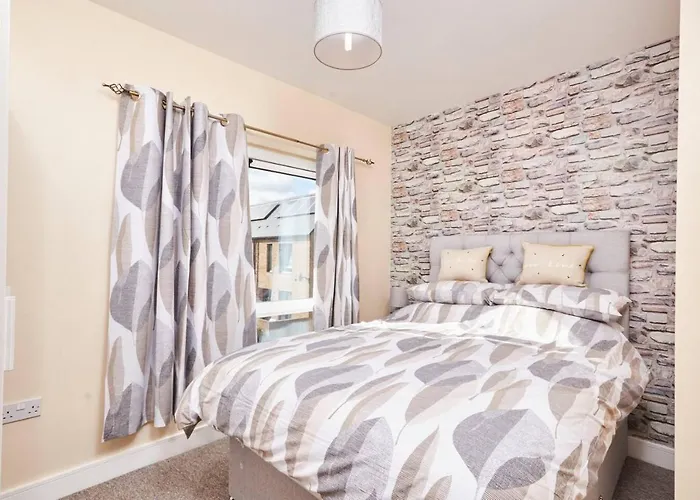Modern 3 Bed House In Sheffield - Parking - Garden