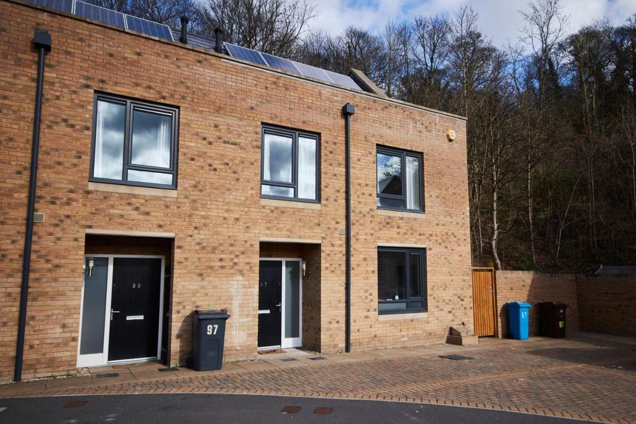 Modern 3 Bed House In - Parking - Garden Apartment