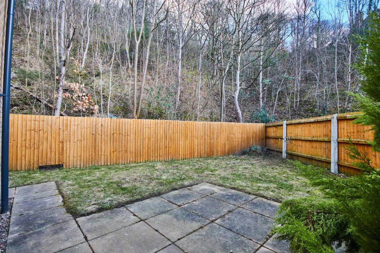 Modern 3 Bed House In - Parking - Garden Sheffield