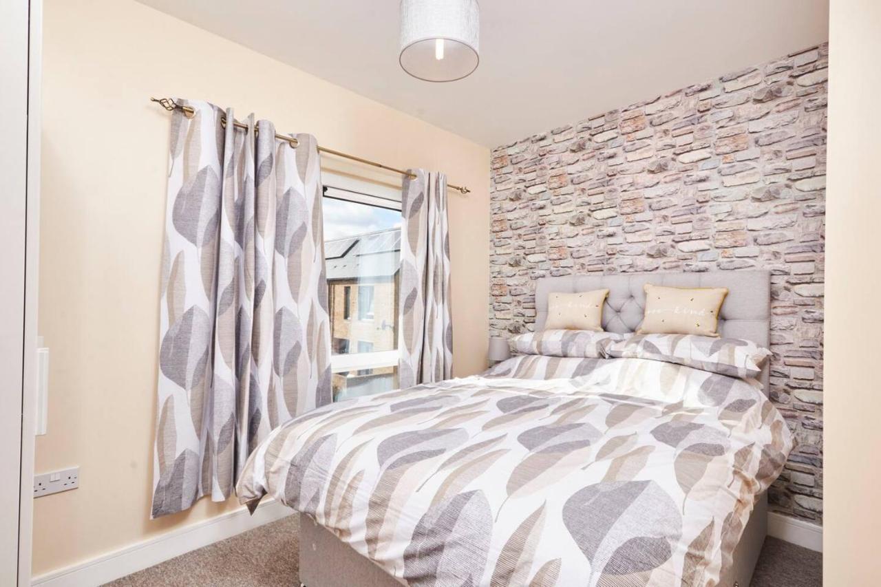 Modern 3 Bed House In - Parking - Garden Sheffield