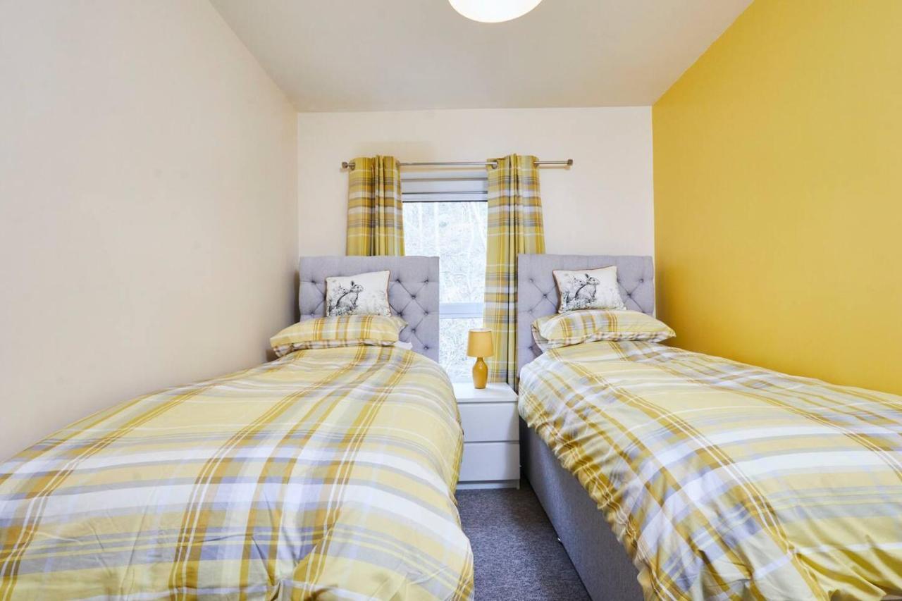 Modern 3 Bed House In - Parking - Garden